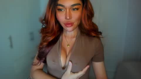 Snapshot of transnextdoor_ chatting on 6, 1, 2025 ALMIGHTY GODDESS VALENTINA online show from 6, 1, 2025