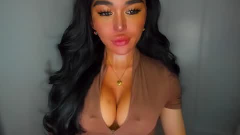 Snapshot of transnextdoor_ chatting on 15, 1, 2025 ALMIGHTY GODDESS VALENTINA online show from 15, 1, 2025