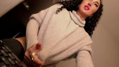 Snapshot of transnextdoor_ chatting on 4, 10, 2025 ALMIGHTY GODDESS VALENTINA online show from 4, 10, 2025