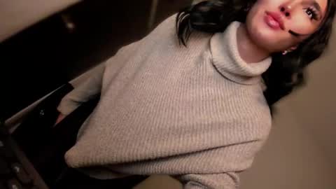 Snapshot of transnextdoor_ chatting on 10, 10, 2025 ALMIGHTY GODDESS VALENTINA online show from 10, 10, 2025