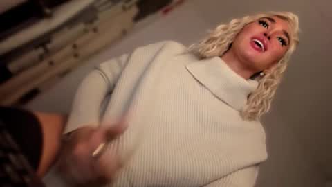 Snapshot of transnextdoor_ chatting on 19, 10, 2025 ALMIGHTY GODDESS VALENTINA online show from 19, 10, 2025