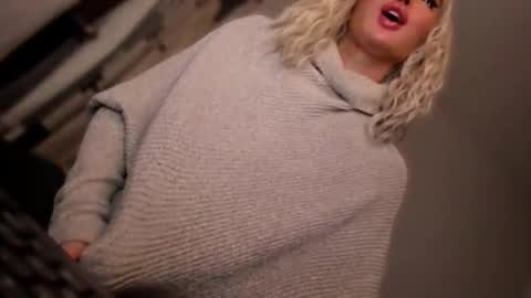 Snapshot of transnextdoor_ chatting on 22, 10, 2025 ALMIGHTY GODDESS VALENTINA online show from 22, 10, 2025