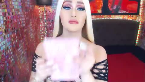 Snapshot of transplayfullolivia chatting on 25, 2, 2025 KYLIE BELLA  TS online show from 25, 2, 2025