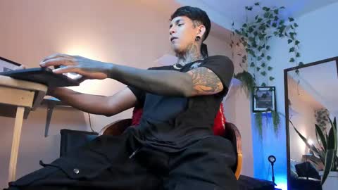 TRAV - INDEPENDENT MODEL online show from 31, 1, 2025