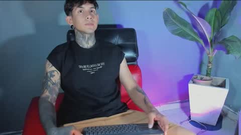 TRAV - INDEPENDENT MODEL online show from 24, 2, 2025