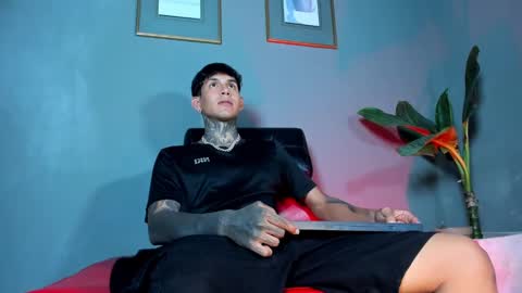 TRAV - INDEPENDENT MODEL online show from 1, 3, 2025