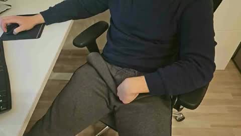 tree1989 online show from 3, 1, 2025