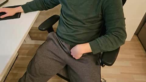 tree1989 online show from 12, 1, 2025