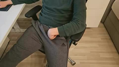 tree1989 online show from 3, 2, 2025