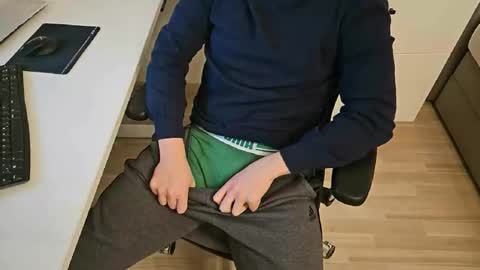 tree1989 online show from 18, 2, 2025