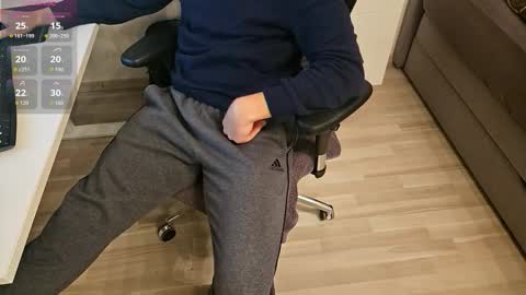 tree1989 online show from 18, 10, 2025