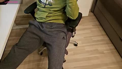 tree1989 online show from 20, 10, 2025