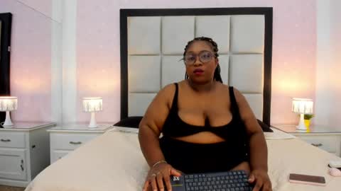 Snapshot of treisyvixen chatting on 8, 7, 2026 Treisy Vixen big ass online show from 8, 7, 2026