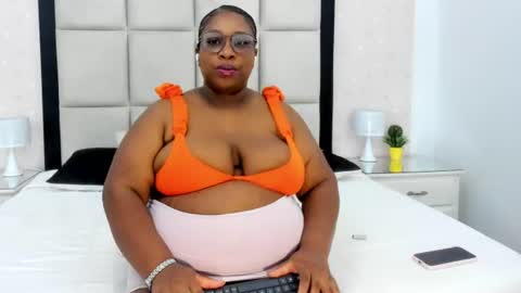 Snapshot of treisyvixen chatting on 12, 7, 2026 Treisy Vixen big ass online show from 12, 7, 2026