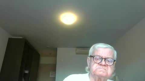 Snapshot of trekbeestje1 chatting on 15, 12, 2025 trekbeestje online show from 15, 12, 2025