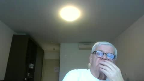 Snapshot of trekbeestje1 chatting on 16, 12, 2025 trekbeestje online show from 16, 12, 2025