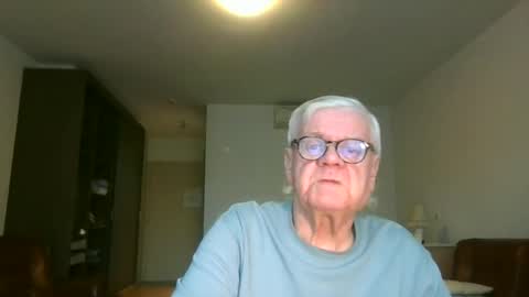 Snapshot of trekbeestje1 chatting on 19, 12, 2025 trekbeestje online show from 19, 12, 2025