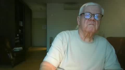 Snapshot of trekbeestje1 chatting on 21, 12, 2025 trekbeestje online show from 21, 12, 2025