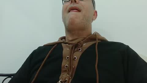 Snapshot of trevido4u chatting on 22, 12, 2025 trevido4u online show from 22, 12, 2025