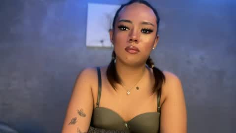 trexie_fucks15 online show from 23, 6, 2026