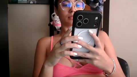 triana_bell online show from 8, 7, 2026
