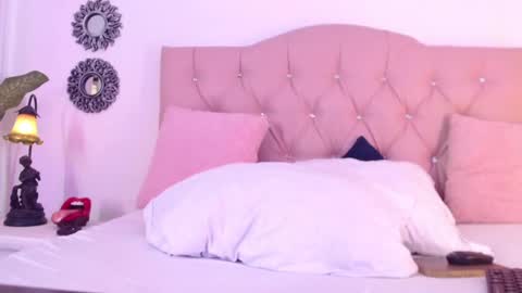 triana_crimson online show from 30, 1, 2025