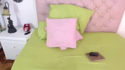 triana_crimson online show from 1, 2, 2025