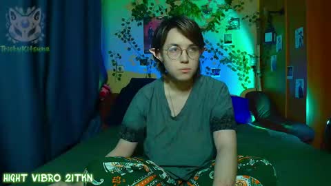 trickykitsune online show from 30, 4, 2026