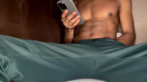 Snapshot of trillahung chatting on 18, 9, 2025 WapBopper online show from 18, 9, 2025