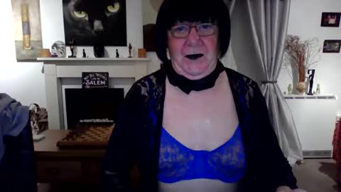 Snapshot of trinity1011 chatting on 6, 4, 2026 trinity1011 online show from 6, 4, 2026
