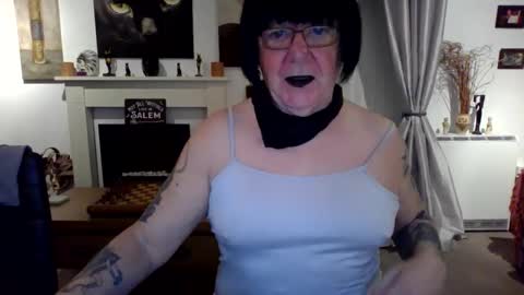 Snapshot of trinity1011 chatting on 6, 4, 2026 trinity1011 online show from 6, 4, 2026