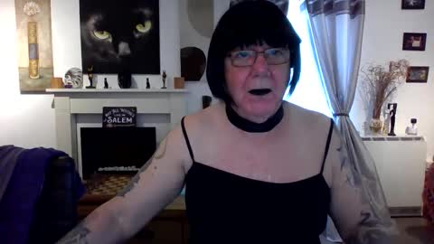 Snapshot of trinity1011 chatting on 28, 5, 2026 trinity1011 online show from 28, 5, 2026