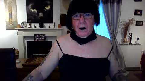 Snapshot of trinity1011 chatting on 4, 6, 2026 trinity1011 online show from 4, 6, 2026