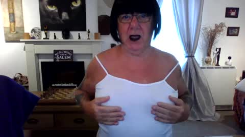 Snapshot of trinity1011 chatting on 23, 6, 2026 trinity1011 online show from 23, 6, 2026