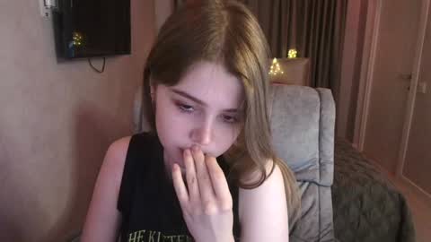 Snapshot of tripleprinces chatting on 2, 1, 2025 tripleprinces online show from 2, 1, 2025