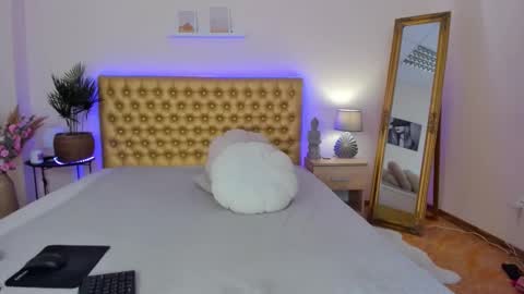 Mia online show from 30, 4, 2026
