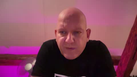 Snapshot of tritonspace chatting on 28, 9, 2025 Triton online show from 28, 9, 2025