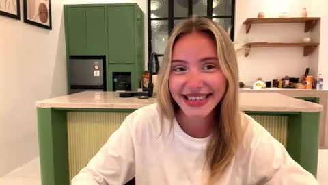 Snapshot of trulamorella chatting on 15, 1, 2026 Mia online show from 15, 1, 2026