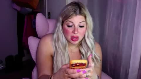 xTinnaaaaa online show from 19, 5, 2026