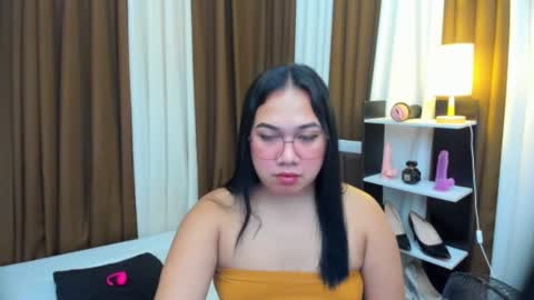 Karen Oquio online show from 22, 10, 2025
