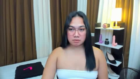 Karen Oquio online show from 24, 10, 2025