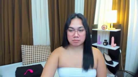 Karen Oquio online show from 25, 10, 2025