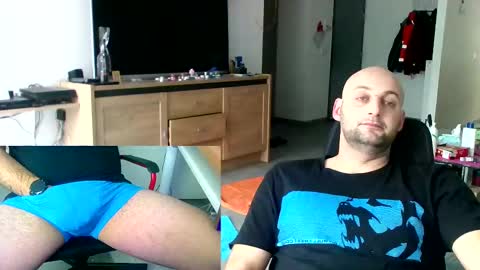 Snapshot of twardyidlugi chatting on 25, 12, 2024 twardyidlugi online show from 25, 12, 2024