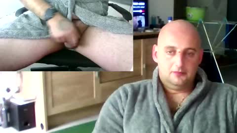 Snapshot of twardyidlugi chatting on 18, 9, 2025 twardyidlugi online show from 18, 9, 2025