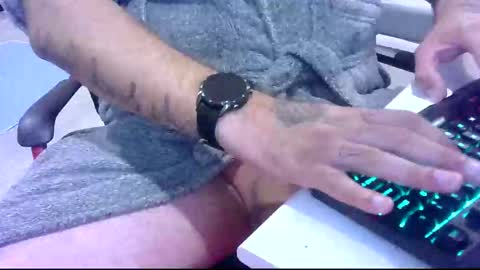 Snapshot of twardyidlugi chatting on 28, 9, 2025 twardyidlugi online show from 28, 9, 2025