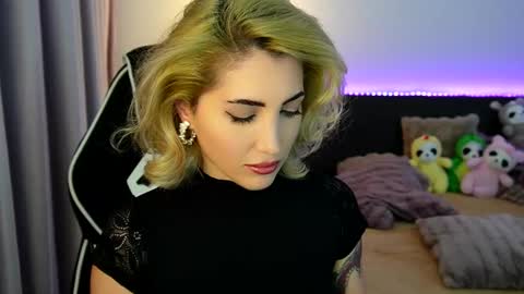 MayCarrey online show from 18, 12, 2025