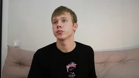 Snapshot of twelveeek chatting on 16, 11, 2025 Angus online show from 16, 11, 2025