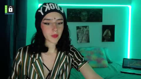 TwinFlamesXX online show from 4, 3, 2025