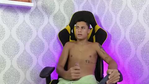 Snapshot of twink_davidx chatting on 4, 12, 2025 Dani online show from 4, 12, 2025