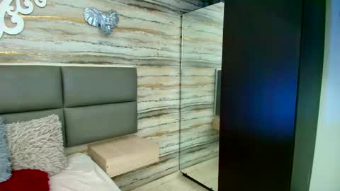 twinslovers_ online show from 5, 11, 2025